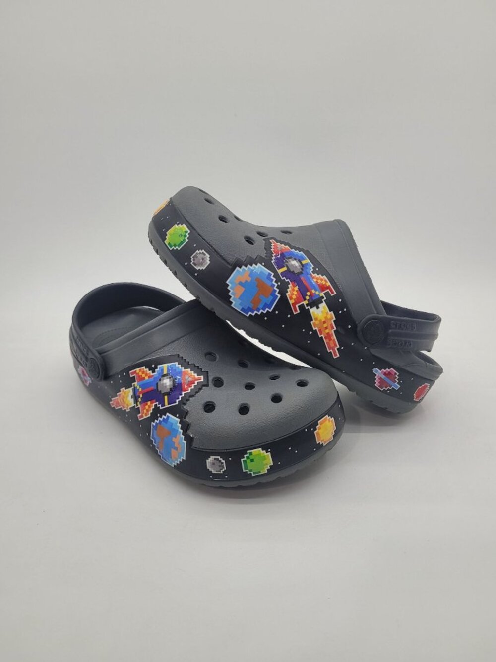 HTF Pristine Crocs Fun Lab Galactic Digi Outer Space Gray Youth Size 3 Spaceship